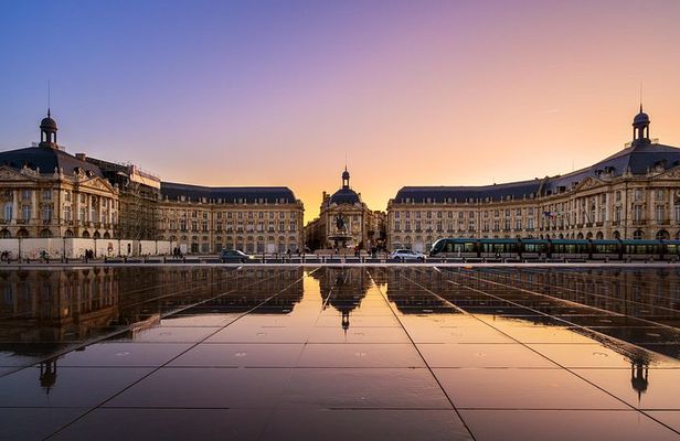 Bordeaux Night Tour: Private Evening Highlights Experience