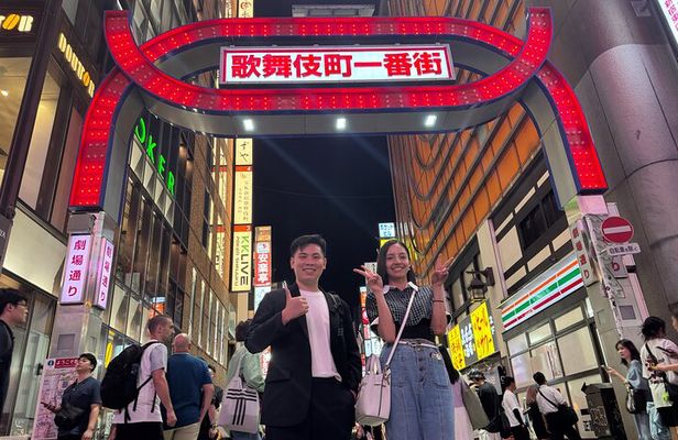 Shinjuku Bar Hopping: Dinner & Karaoke(All-You-Can-Drink)