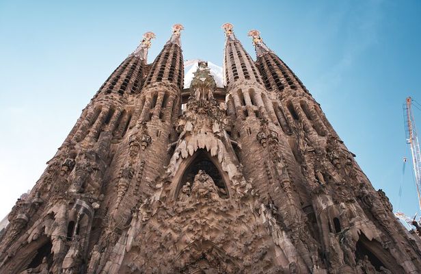 Sagrada Familia Tour and Authentic Tapas Experience