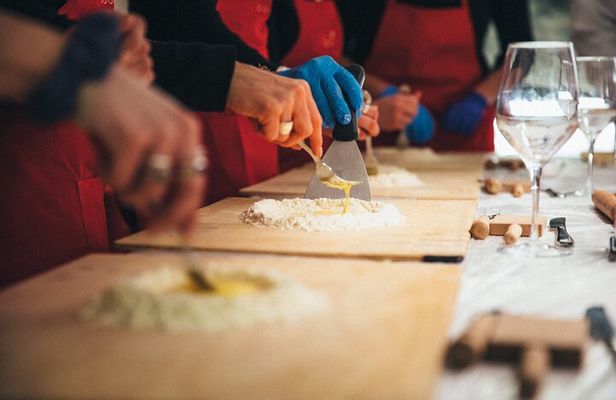 Authentic Italian Pasta Making Class in Rome