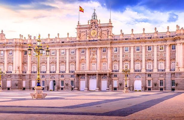 Madrid: Royal Palace Guided Tour with Skip the Line Ticket
