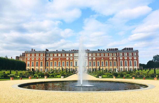 Hampton Court Palace Half Day Trip from London with Tickets