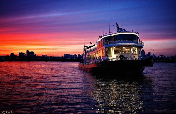 Charming Da Nang Show And Sightseeing Cruise On Han River Tour