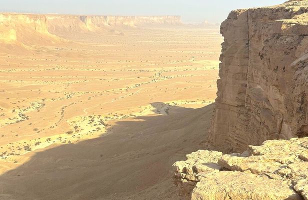 Short 3-Hour Second Edge of the World Tour: Darb Al-Manjour Trail
