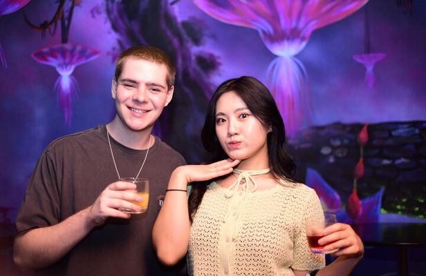 Seoul Gangnam Premium Pub Crawl with Unlimited Drinks