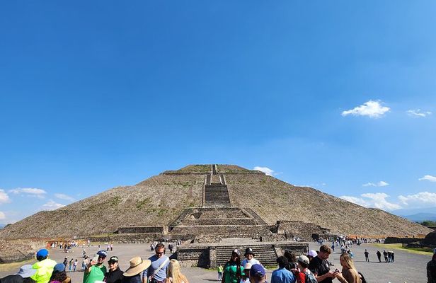 Pyramids and Basilica of Guadalupe Tour with Round Transport