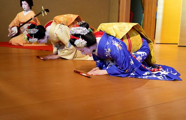 KYOTO：Authentic Maiko Show & Dinner with free-flowing drinks
