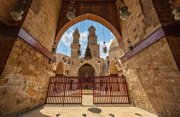 Old Cairo Guided Walking Tour, History, Culture & Street Bites