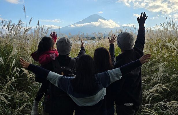 Explore Mt. Fuji with a Local Guide: Scenic Fuji Kawaguchiko Tour