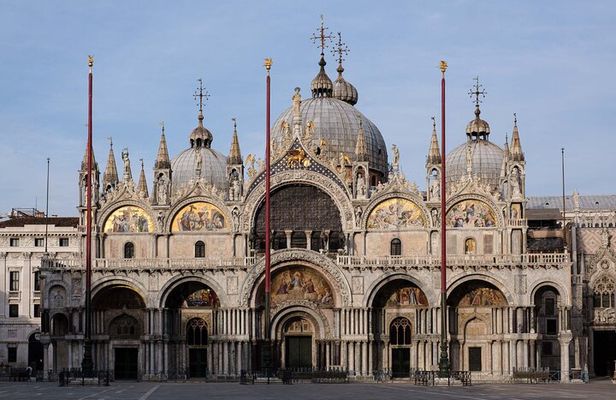 Tour Accompanied by St. Mark's Square and Rialto Bridge