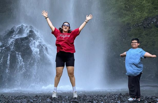 Sunset Tour of Multnomah Falls plus Vista House and Other Falls