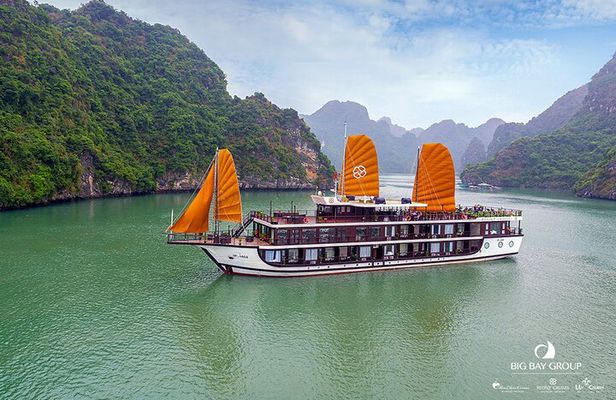 Peony Cruises 2Days/1Night for 5 Star Cruises