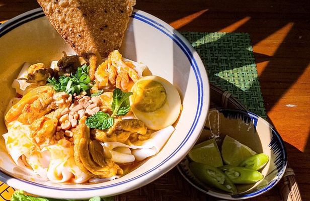 Da Nang Michelin Selected Street Food Tour with Local Guide