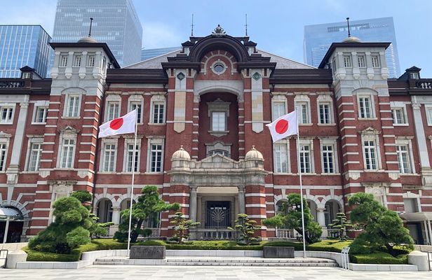 Tokyo Station Historical Walking Tour with Food and Anime