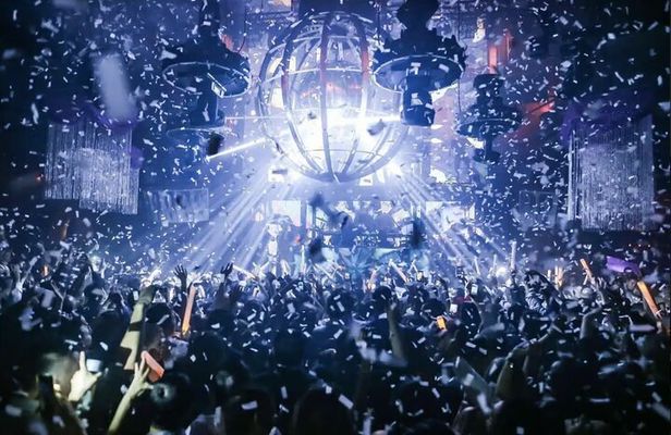 Las Vegas: VIP Club Crawl with Party Bus, Express Entry & Drinks