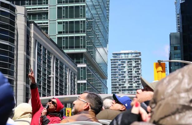 Toronto Hop-On Hop-Off Bus Tour with Scenic Boat Cruise