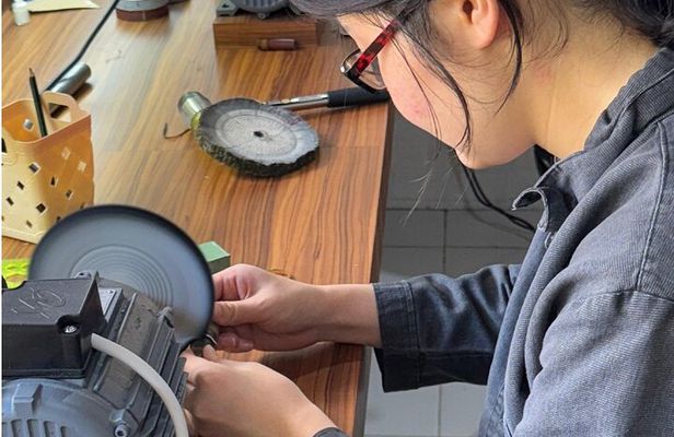 Bali: Silver Jewelry Making Class in Seminyak and Legian