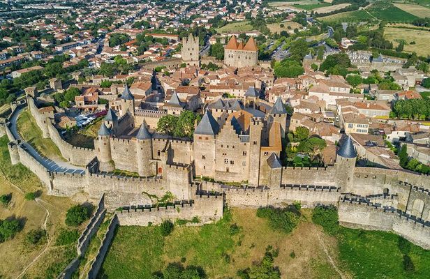 Hello Carcassonne: Private 2-Hour Intro Walk with Local Guide