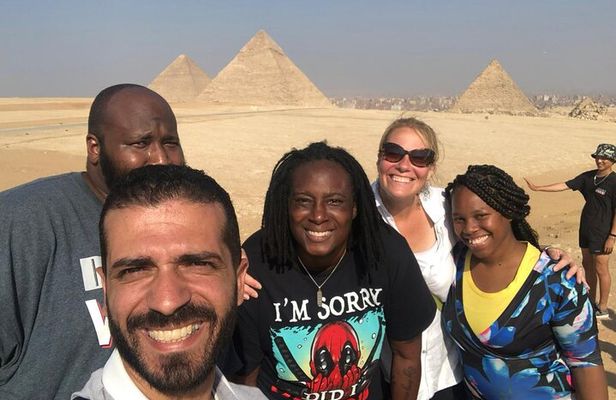 Private Giza Pyramids, Egyptian Museum and Khan El Khalili Tour