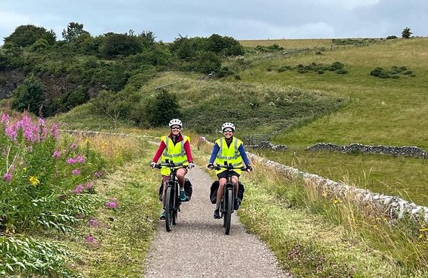 4hr Easier Small Group Peak District eBike Tour