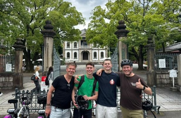 4 hours of E-Bike tour With a Local Japanese in Kyoto city