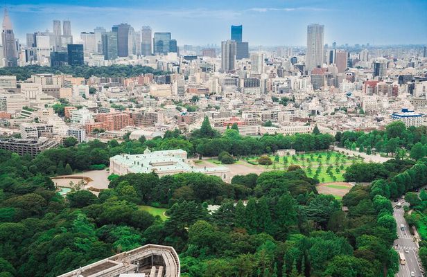 Discover Japanese Politics Over a Coffee in Tokyo