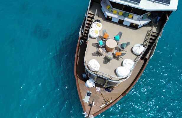 Affordable All Inclusive Yacht Charter in Maldives Atoll Villa