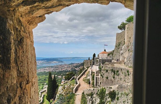 Private History and Wine Tour in Trogir and Klis