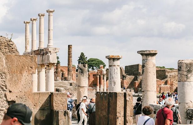 From Naples: Pompeii and Sorrento Guided Tour 