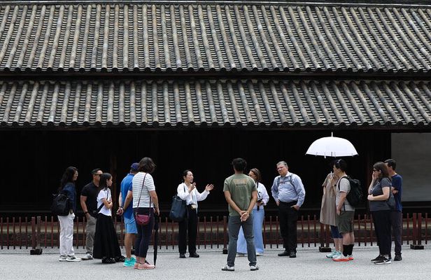 Imperial Palace East Garden & Heritage of Edo Castle Walking Tour