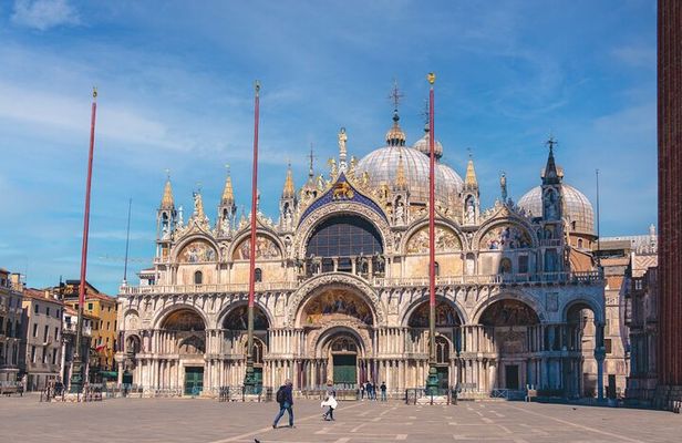 St. Mark's Basilica & Doge's Palace Guided Tour with Gondola Ride