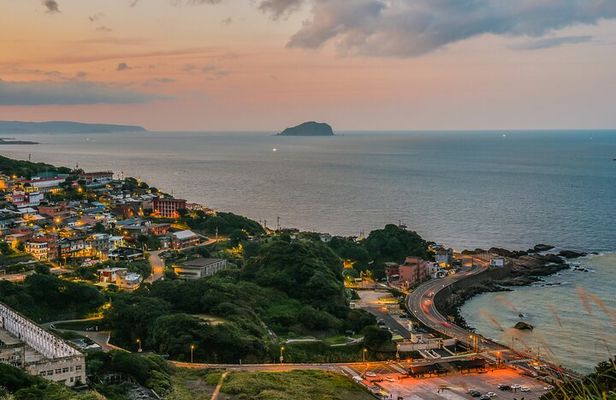 Half Day Private Tour to Yehliu Geopark & Jiufen by Night