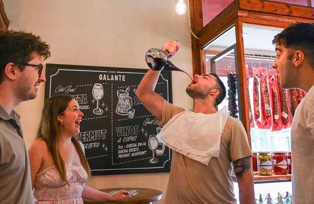 Barcelona El Born Tapas and Wine Tour with Guide