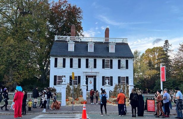 Salem Movie Magic Tour: Hocus Pocus and Bewitched locations