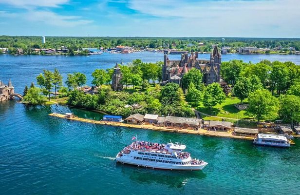Private Tour to 1000 Islands from Toronto with Castle Boat Cruise