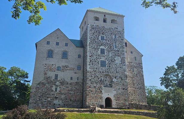 Turku Castle & City: Fully Guided Day Tour from Helsinki