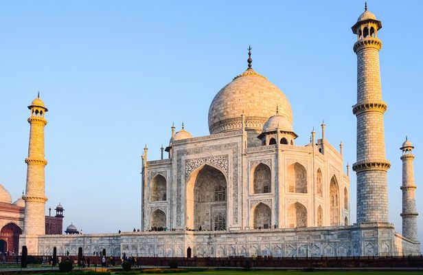 Day Trip to The Taj Mahal and Agra from Delhi by Super-fast Train
