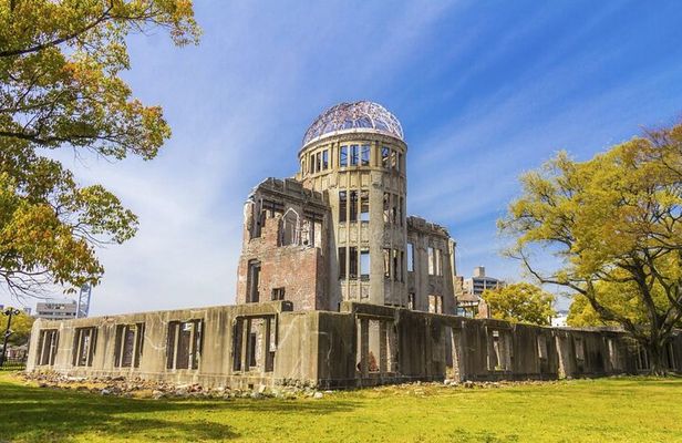 Private Hiroshima and Miyajima Day Trip with English Driver