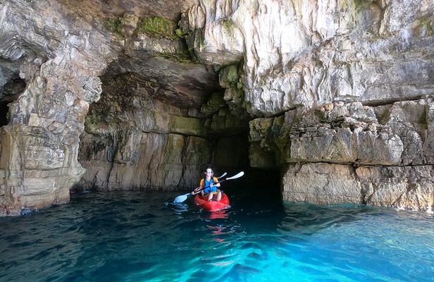 KAYAK & SNORKEL ADVENTURE - Sea Caves & Wild Coast Exploring
