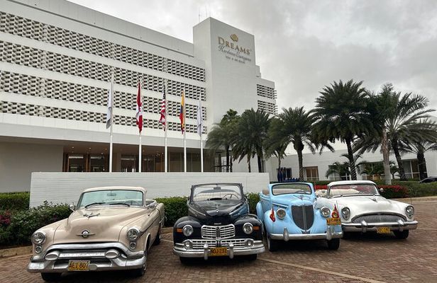 City tour by antique vehicle, luxury experience in Cartagena