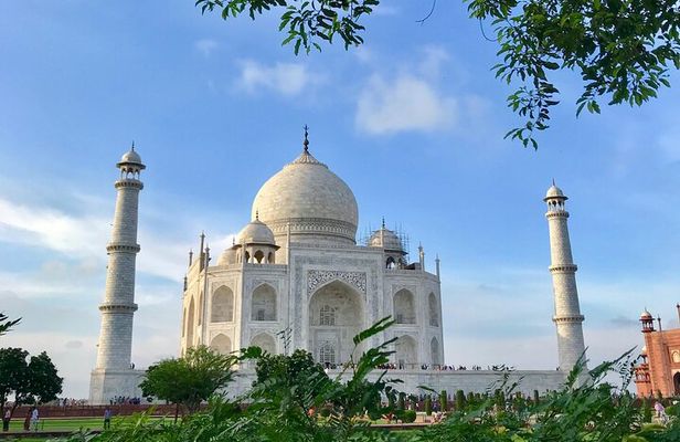 2-Day Tour to Taj Mahal and Agra from Bangalore with Both Side Commercial Flight