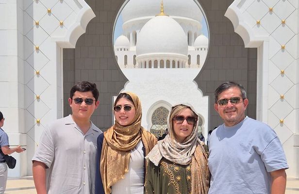 Private Abu Dhabi Half Day Aladdin Tour: Souks, Mosque, & Ferrari