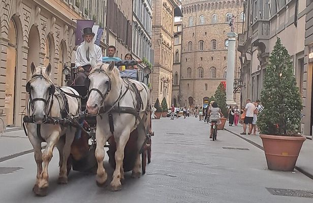 Florence : Carriage Tour in the Old Town – Romantic Tour