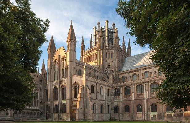 London to Cambridge University Tour with Alumni inc Kings College
