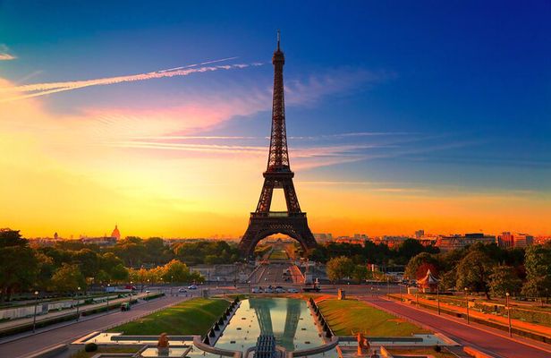 Private Tour: Eiffel Tower Summit by Lift