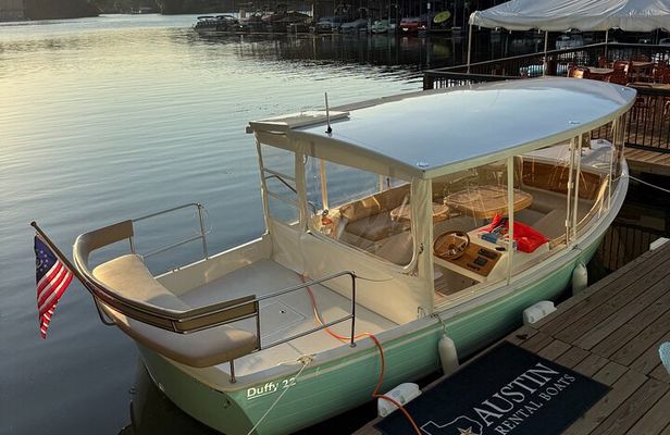 1 Hour Private Electric Duffy Cruise on Lake Austin