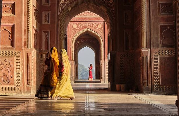 Taj Mahal and Agra Day Tour from Jaipur ending in Delhi by Train
