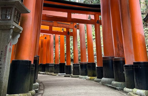 Higashiyama Private Walking Tour — Explore Kyoto with Two Locals