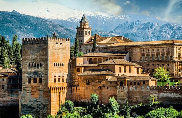 Granada Private Walking Tour with a Local