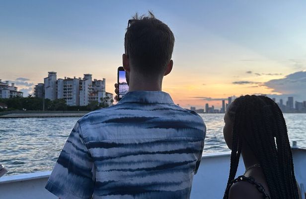 Miami Sunset Cruise with Millionaire Mansions on Biscayne Bay